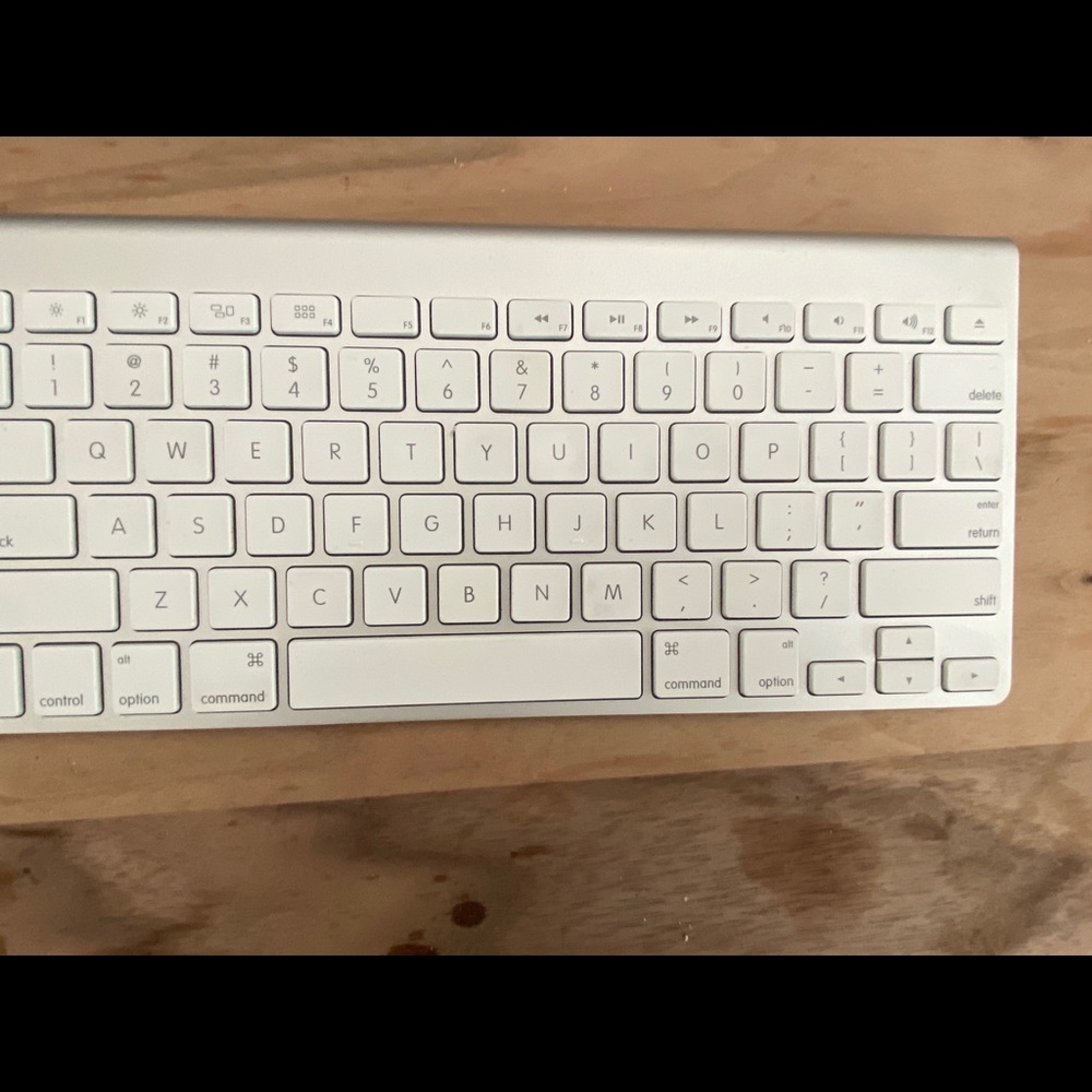 Apple Bluetooth keyboard